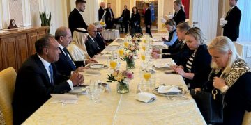 وزير الخارجية يبحث مع رئيس وزراء سلوفينيا التطورات الإقليمية والدولية