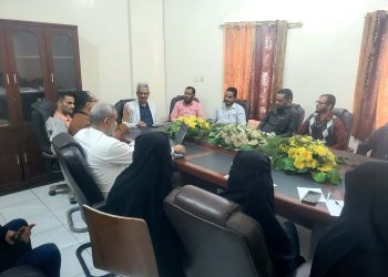 جامعة خليج عدن الدولية تبحث مع بنك التمكين آليات التحول الرقمي …