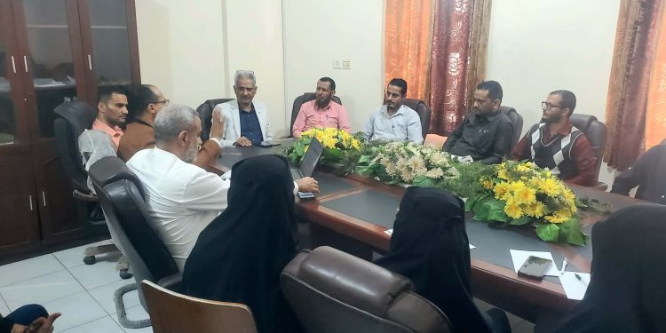 جامعة خليج عدن الدولية تبحث مع بنك التمكين آليات التحول الرقمي …