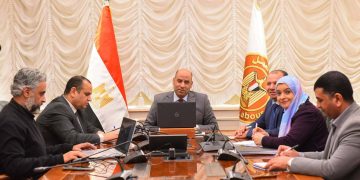 وزير العمل يعقد اجتماعًا مع الملحقين العماليّين بالخارج