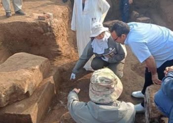 بعثة أثرية مصرية صينية تكشف عن مبنى من الحجر الجيري يُرجّح انتماؤه لمعبد الملك أبريس