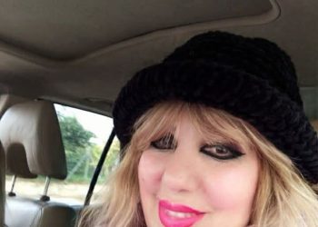 لم تعُدِ الأرضُ تسعُني