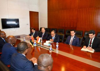 وزير الخارجية يلتقي وزير خارجية أنجولا لبحث تعزيز التعاون الثنائي والتنسيق الإقليمي