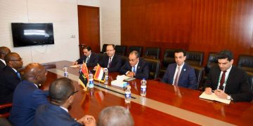 وزير الخارجية يلتقي وزير خارجية أنجولا لبحث تعزيز التعاون الثنائي والتنسيق الإقليمي