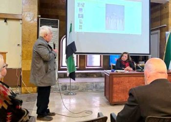 تجسيد الوحدة بين اللون والكلمة في التجربة الإبداعية