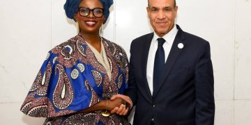 وزير الخارجية يلتقي مفوضة الطاقة والبنية التحتية بالاتحاد الأفريقي