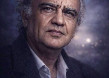 مِنْ بَعِيدٍ يَحْمِلُنِي السَّفَرُ …