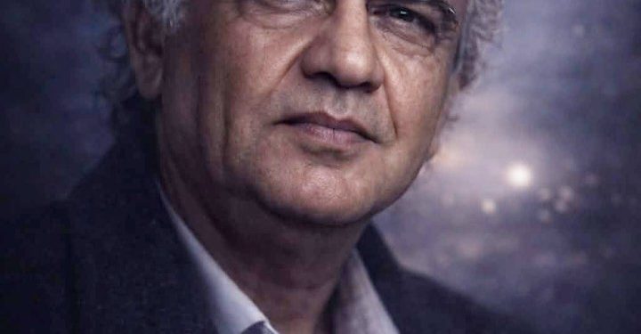 مِنْ بَعِيدٍ يَحْمِلُنِي السَّفَرُ …