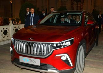 اردوغان يهدي الرئيس السيسي سيارة كهربائية بمناسبة زيارته لمصر