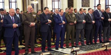 الرئيس عبد الفتاح السيسي يؤدي صلاة الجمعة بمسجد المشير تزامنا مع احتفالات يوم الشهيد