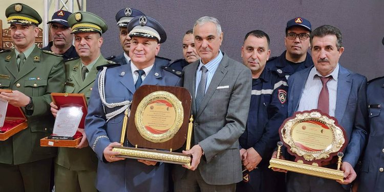 والي الولاية يشرف على مراسم الإحتفال باليوم العالمي للحماية المدنية