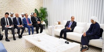وزير الخارجية يزور الإمارات الشقيقة ويعقد جلسة مباحثات 