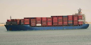 الفريق أسامة ربيع حركة الملاحة بالقناة منتظمة من الاتجاهين