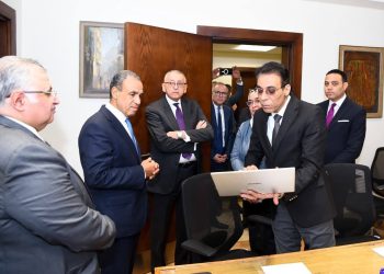 وزير الخارجية يتابع أوضاع الجاليات المصرية بالخارج