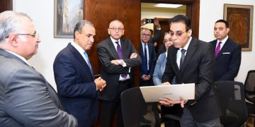 وزير الخارجية يتابع أوضاع الجاليات المصرية بالخارج