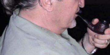 مِنكِ التِفَاتَـةٌ 