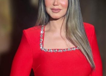 الفنانة ايناس عز الدين تحتفل بوالدتها في عيد الأم: «ربنا يحفظك ويسعدك ويخليكي لينا