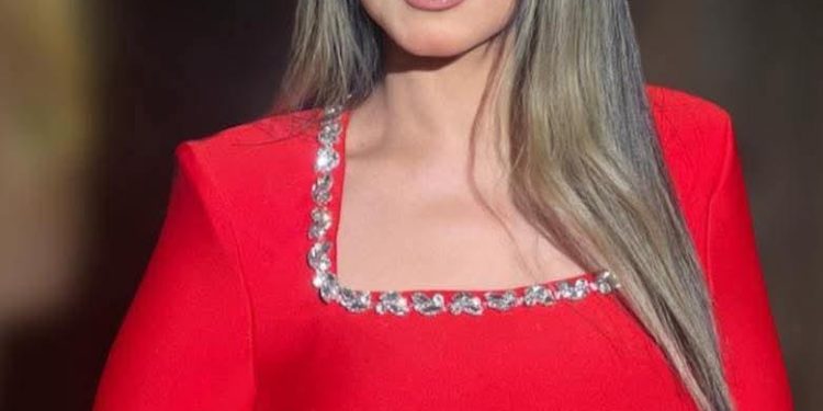 الفنانة ايناس عز الدين تحتفل بوالدتها في عيد الأم: «ربنا يحفظك ويسعدك ويخليكي لينا