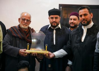 رئيس الهيئة يعايد ويكرّم أسرة الغنّاي الراحل سليمان الشريمة العبدلي