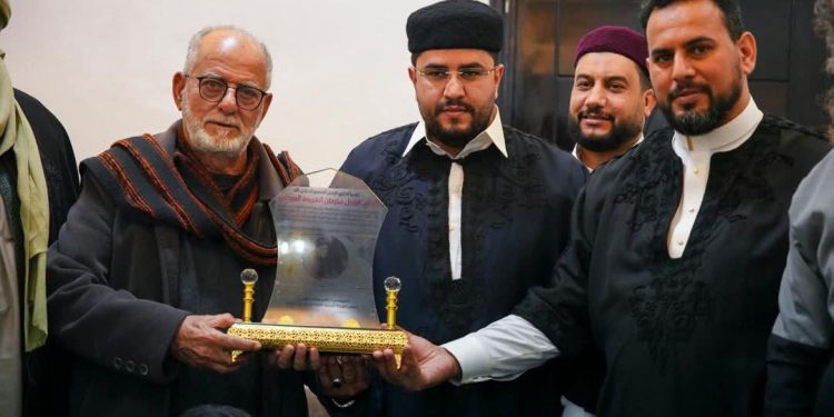 رئيس الهيئة يعايد ويكرّم أسرة الغنّاي الراحل سليمان الشريمة العبدلي