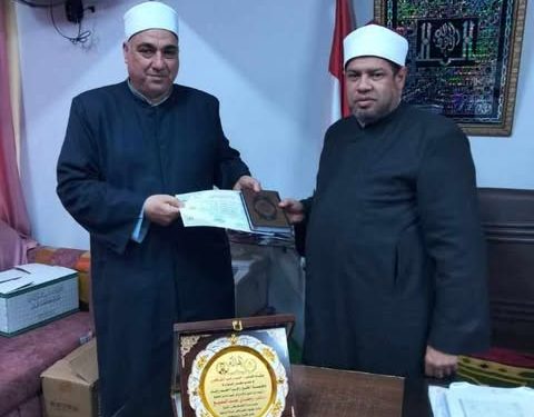 مدير أوقاف كفرالشيخ  يكرم إمام مسجد عبدالوهاب بن مخلوف بمطوبس