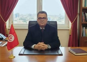 هذا اللّعين يلاحقني