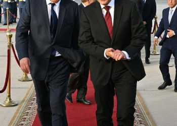 رئيس الوزراء يستقبل نظيره المغربي في مطار القاهرة الدولي