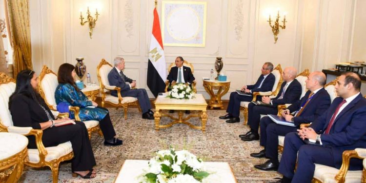 وزير الخارجية يلتقي بالمبعوث الشخصي للسكرتير العام للأمم المتحدة