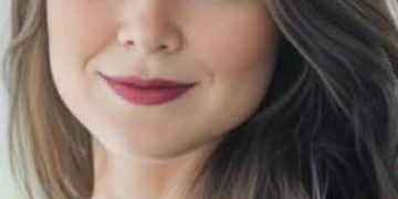 أنتِ الحقيقةُ …