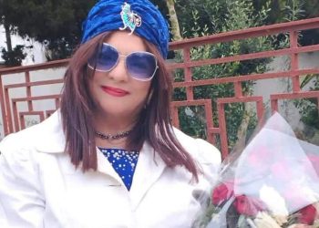 وَكَانَ المَطَرُ الْهَائِمُ بَيْنَ الْغُيُومِ  